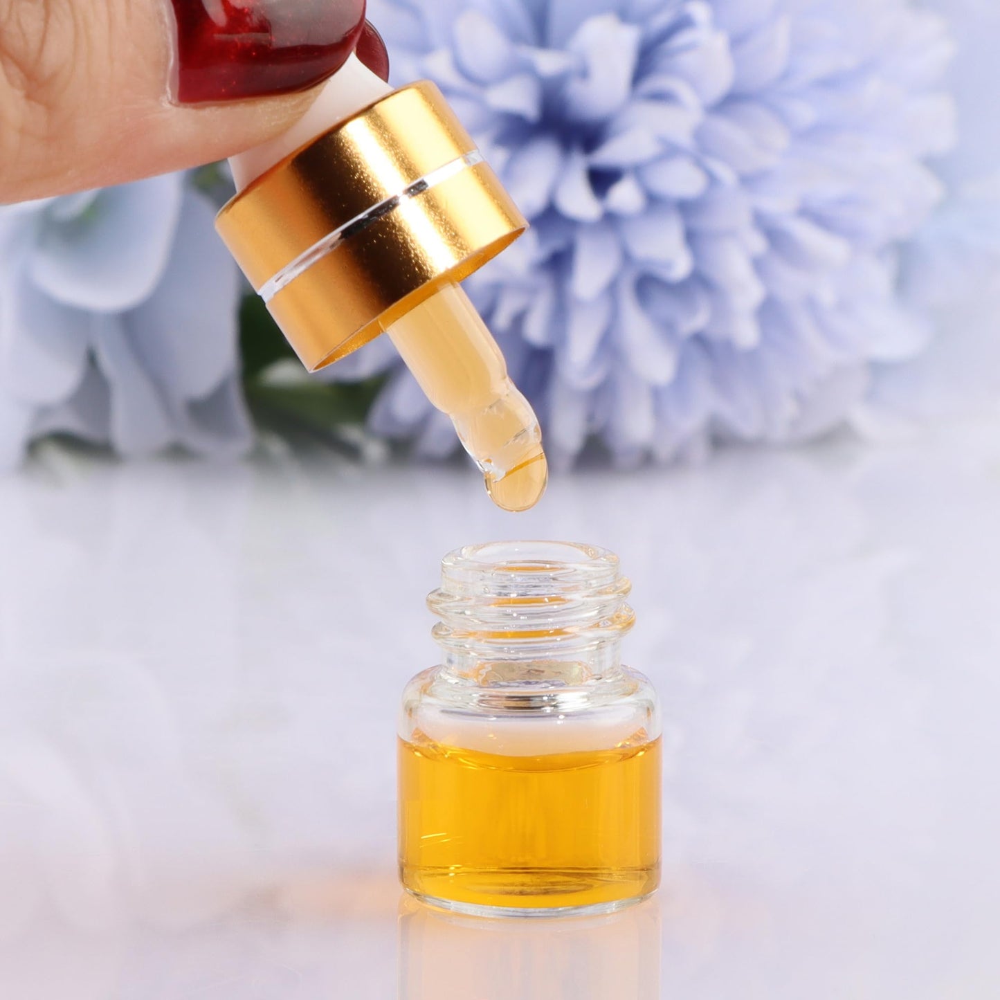 Comrzor 100 Pack 1ml Clear Glass Dropper Bottles with 4 Pcs Plastic Droppers, Mini Sample Dropper Bottles for Essential Oils Perfume Cosmetic Liquid, Empty Travel Sample Vials with Gold Cap