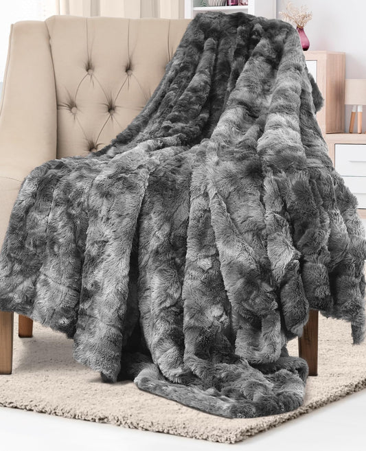 Everlasting Comfort Faux Fur Throw Blanket - Soft, Fluffy, Fuzzy, Plush, Thick, Minky Throws (Gray)