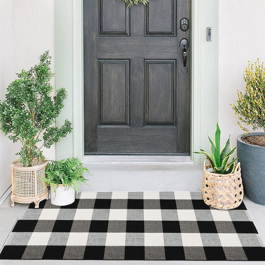 famibay Buffalo Checkered Front Door Mat Outdoor Cotton Hand-Woven Door Mats Outdoor Black and White Outdoor Rug Washable Porch Rug Entry Mat for Fall Winter Holiday Farmhouse Decor(2x4.2Ft)