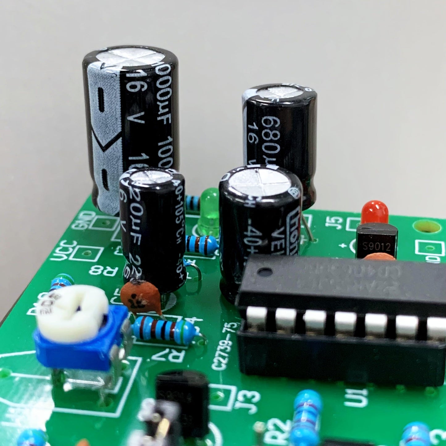 PANMILED 35 Values 700 Pieces Aluminum Electrolytic Capacitor Assortment Kit 0.1uF-1000uF 10V 16V 25V 50V Direct Insertion Aluminum Electrolytic Capacitor Series