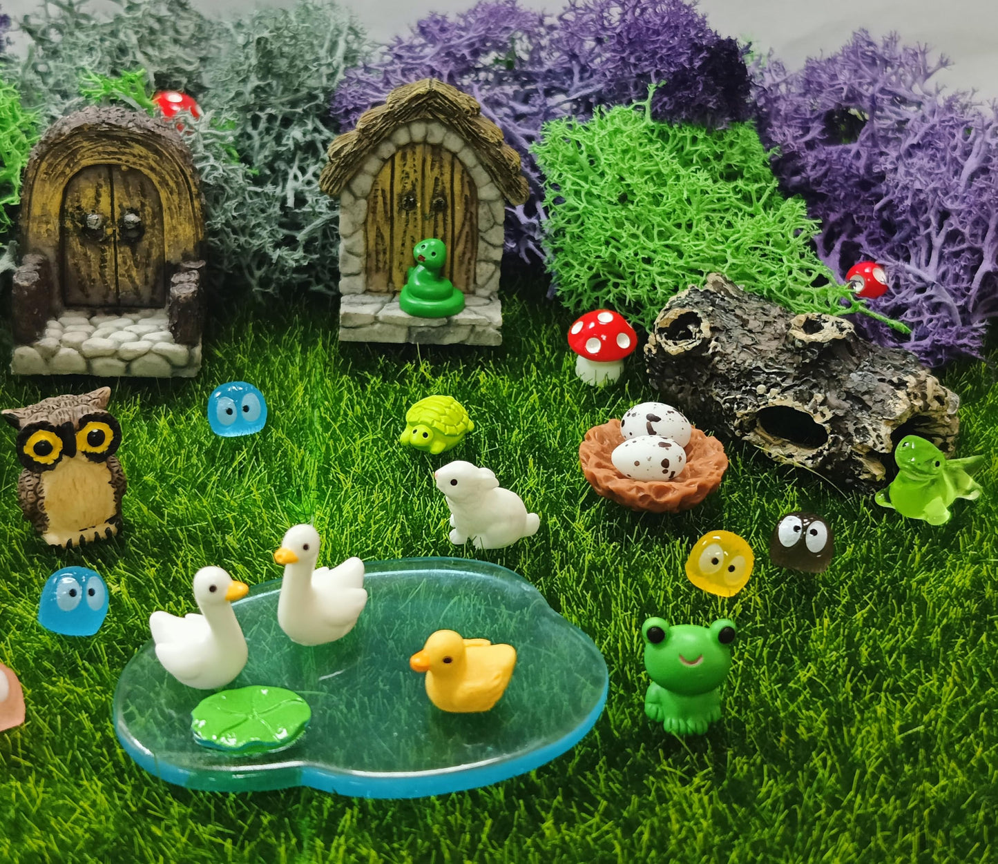 QuarenDen 40 Pcs Miniature Fairy Garden Accessories, Fairy Door, Miniature Tree Stumps and Tiny Resin Animal with Moss for DIY Craft, Outdoor Yard, Lawn, Fairy Garden Decor