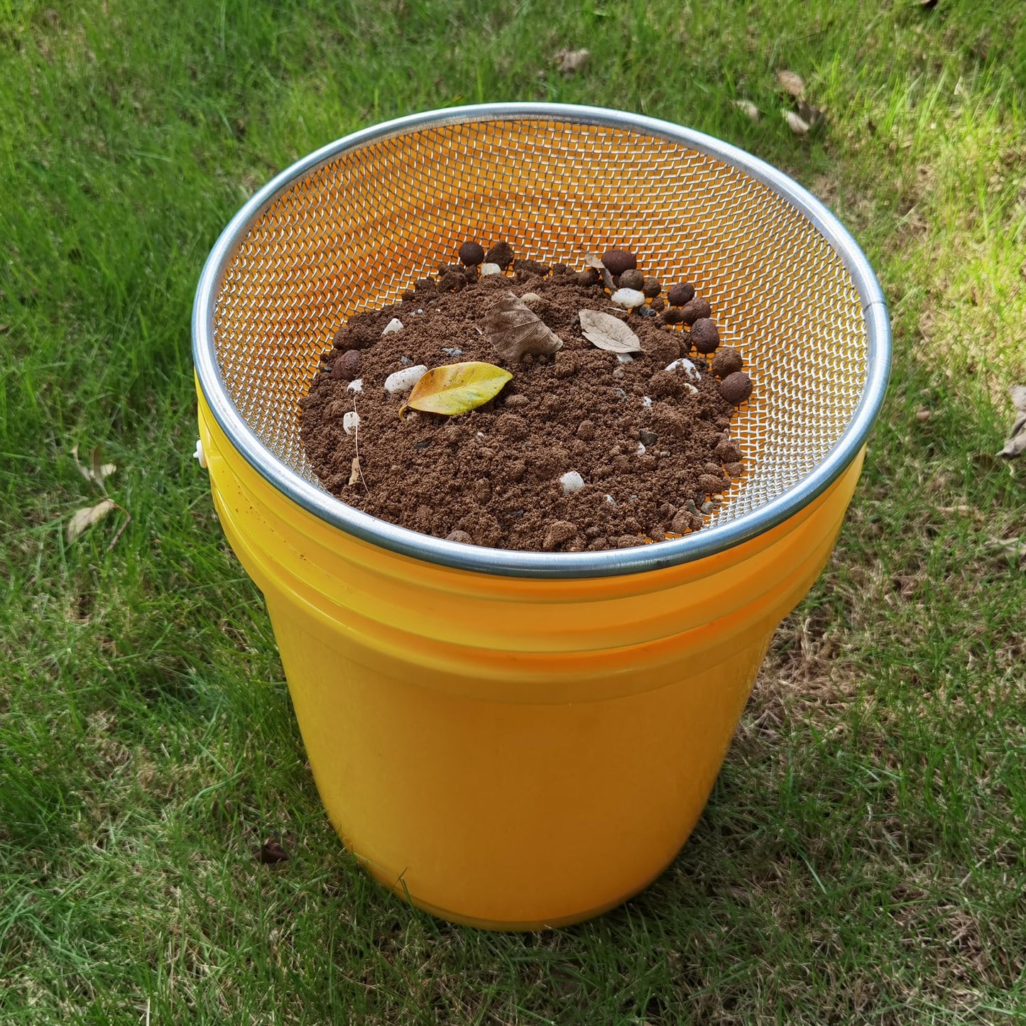 YUEBM Gardening Sand Soil Compost Sifter Perfect for 5 Gallon Bucket (1, 1/4 Inch)